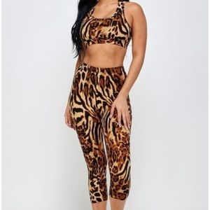 NEW - 2 Piece Yoga/Workout Set- one size left (Size S/M)